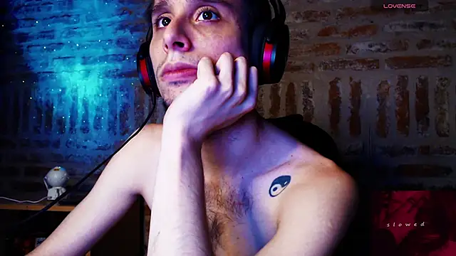 Snapshot of CaramelToy chatting on March 3, 2026, 4:08 am CaramelToy online show from March 3, 2026, 4:08 am