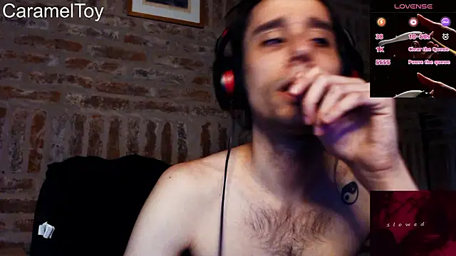 Snapshot of CaramelToy chatting on February 15, 2026, 6:18 pm CaramelToy online show from February 15, 2026, 6:18 pm