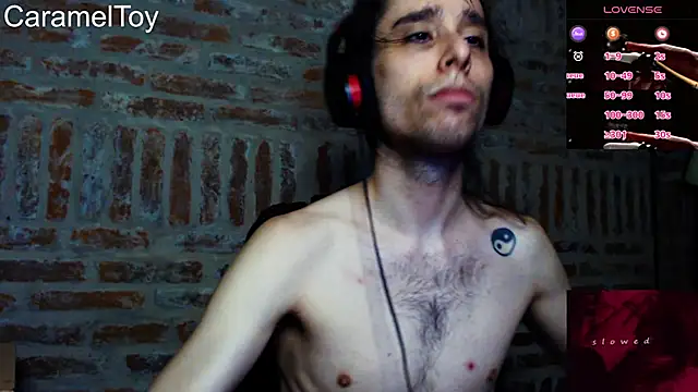 Snapshot of CaramelToy chatting on February 1, 2026, 11:14 pm CaramelToy online show from February 1, 2026, 11:14 pm