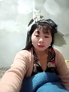 vangkt-cute online show from December 18, 2025, 6:34 pm