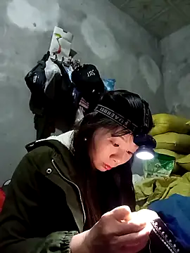 vangkt-cute online show from November 25, 2025, 12:05 pm