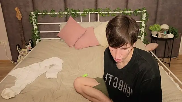 Danny loves Mary online show from July 4, 2026, 2:40 am