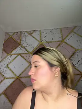 Snapshot of Amira_Malia chatting on May 2, 2026, 3:17 pm Amira Malia online show from May 2, 2026, 3:17 pm