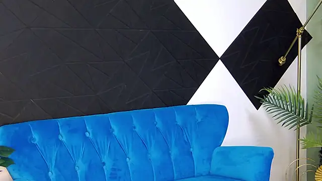 EvvaLovvia online show from December 22, 2025, 5:07 am