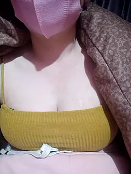 Snapshot of MiHeni chatting on January 6, 2026, 5:44 am MiHeni online show from January 6, 2026, 5:44 am