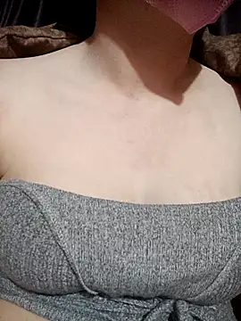 Snapshot of MiHeni chatting on January 9, 2026, 3:19 pm MiHeni online show from January 9, 2026, 3:19 pm