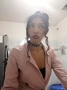 Snapshot of Emmaskinny chatting on November 15, 2025, 10:47 pm Emmaskinny online show from November 15, 2025, 10:47 pm