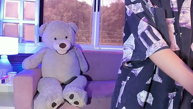 ReiAyanamy online show from November 27, 2025, 7:58 pm