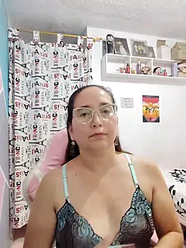 Snapshot of LaLey2702 chatting on November 19, 2025, 1:38 am LaLey2702 online show from November 19, 2025, 1:38 am