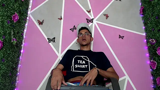 sexy  latin cum online show from November 11, 2025, 12:11 pm