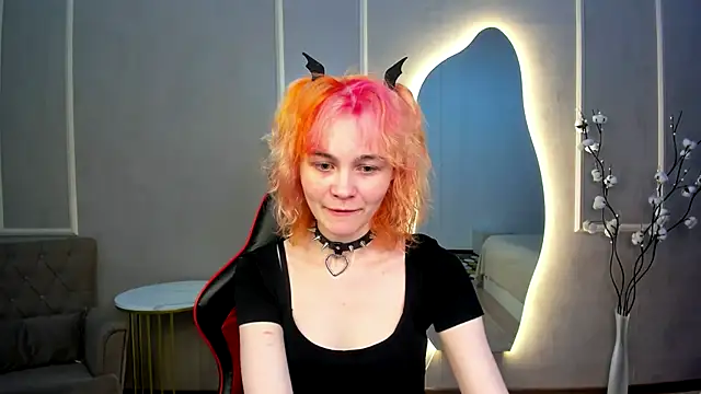 Snapshot of Awawrin chatting on November 17, 2025, 1:04 pm Awawrin online show from November 17, 2025, 1:04 pm