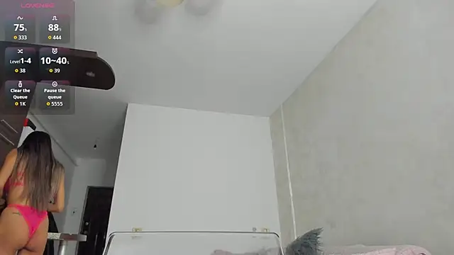 foxx giirl online show from November 26, 2025, 5:51 am