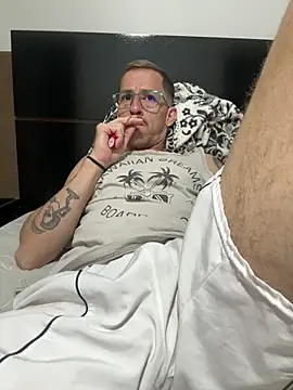 Snapshot of Lucasjandre chatting on April 9, 2026, 12:34 am Lucasjandre online show from April 9, 2026, 12:34 am