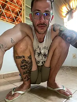 Snapshot of Lucasjandre chatting on April 6, 2026, 9:43 am Lucasjandre online show from April 6, 2026, 9:43 am