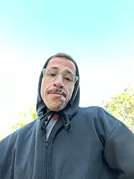 Lucasjandre online show from May 9, 2026, 10:18 am