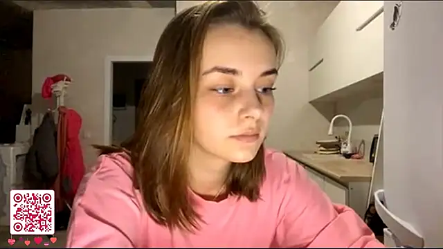 GeralynChiszar online show from November 22, 2025, 8:08 pm