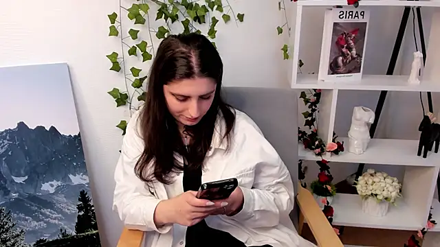 Snapshot of MikaClausing chatting on November 11, 2025, 7:25 am MikaClausing online show from November 11, 2025, 7:25 am