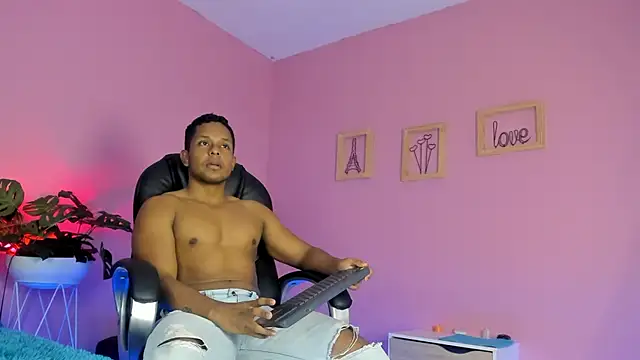 Snapshot of the_hot_men chatting on November 14, 2025, 12:20 pm the hot men online show from November 14, 2025, 12:20 pm