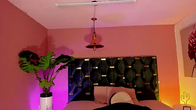 Velvet Dreamss online show from March 25, 2026, 12:15 pm