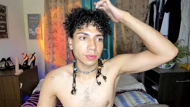Snapshot of Angel_White25 chatting on April 22, 2026, 12:28 am Angel White25 online show from April 22, 2026, 12:28 am