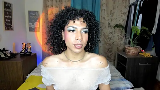 Snapshot of Angel_White25 chatting on April 28, 2026, 1:37 am Angel White25 online show from April 28, 2026, 1:37 am