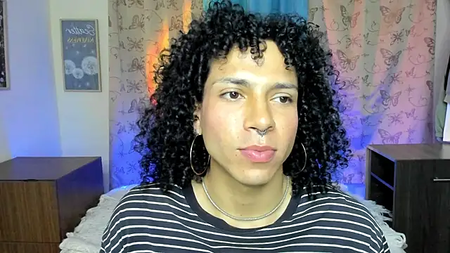 Angel White25 online show from December 22, 2025, 10:43 pm