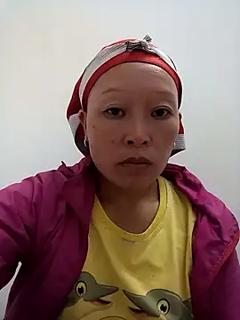 girl-hot2x online show from November 15, 2025, 5:22 am