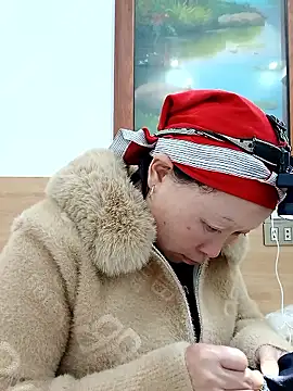 girl-hot2x online show from January 16, 2026, 5:33 am