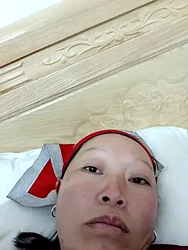 girl-hot2x online show from February 8, 2026, 2:37 pm