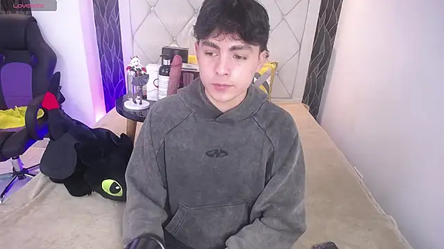 Samu FoXXX online show from November 17, 2025, 8:02 pm