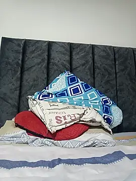 yesua28 online show from April 18, 2026, 6:27 am