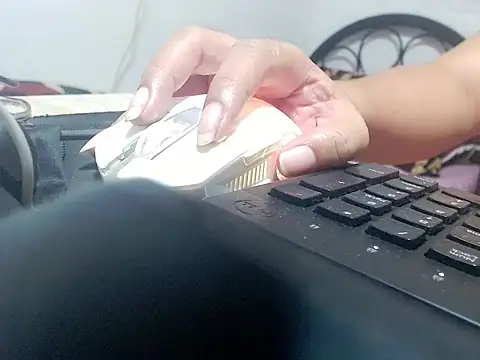 Snapshot of SKINNYMONSTERCOCK chatting on November 26, 2025, 12:32 am SKINNYMONSTERCOCK online show from November 26, 2025, 12:32 am