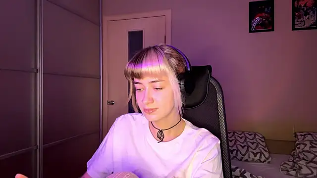 Snapshot of EmilySkyline chatting on November 12, 2025, 5:22 am EmilySkyline online show from November 12, 2025, 5:22 am