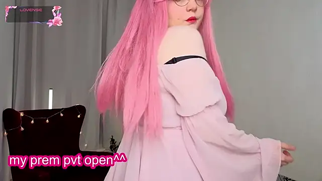 RacieBroom online show from December 14, 2025, 9:42 pm