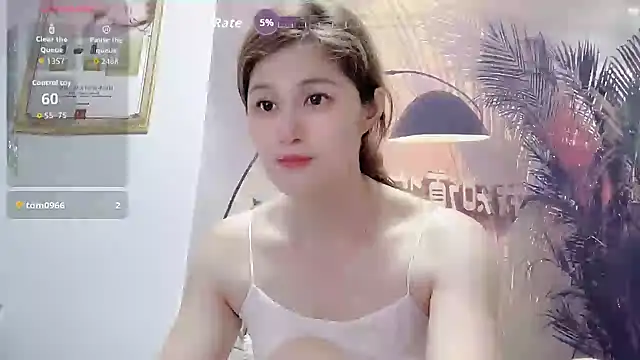 Snapshot of Summer-C chatting on July 9, 2026, 11:42 am Summer-C online show from July 9, 2026, 11:42 am