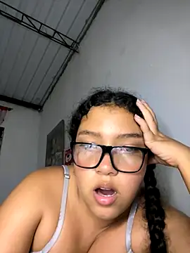 Snapshot of PetiteKattia chatting on January 7, 2026, 4:28 am PetiteKattia online show from January 7, 2026, 4:28 am
