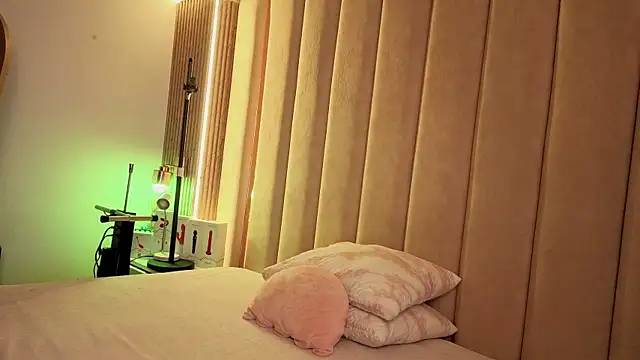 Iamnyxy online show from April 6, 2026, 11:33 am