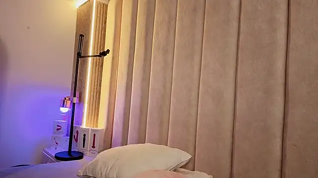 Iamnyxy online show from April 18, 2026, 11:56 am