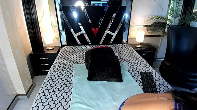 Lucy Vegas online show from December 3, 2025, 2:16 pm