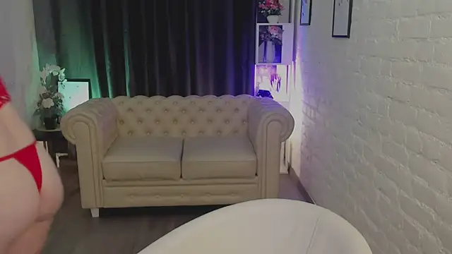 Elizabeth Walson online show from December 22, 2025, 9:04 pm