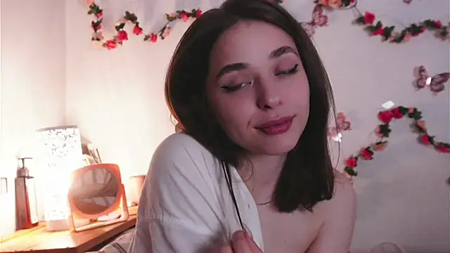 yoyogirlx online show from April 24, 2026, 1:46 pm