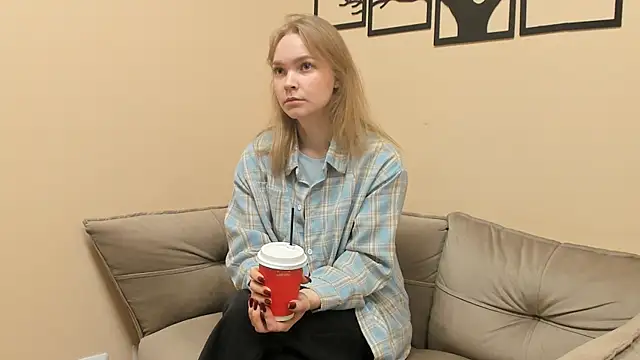 CortneyVacio online show from November 12, 2025, 7:45 am