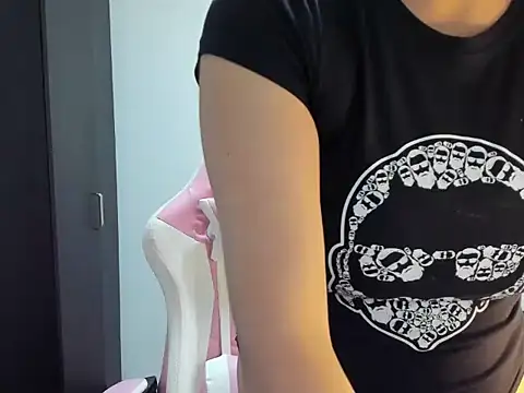 Snapshot of chrystal_sl852 chatting on February 17, 2026, 12:35 pm chrystal sl852 online show from February 17, 2026, 12:35 pm