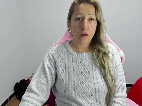 Snapshot of chrystal_sl852 chatting on November 23, 2025, 10:25 am chrystal sl852 online show from November 23, 2025, 10:25 am