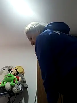 Snapshot of chrystal_sl852 chatting on February 4, 2026, 12:11 pm chrystal sl852 online show from February 4, 2026, 12:11 pm