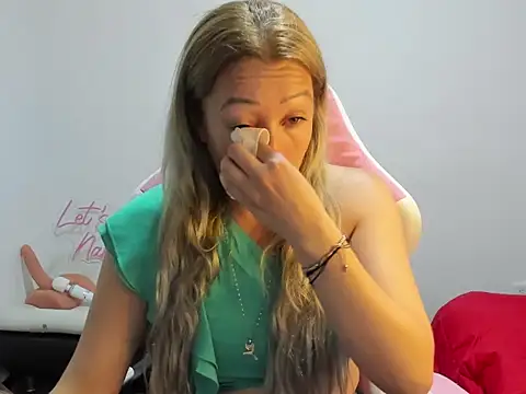 Snapshot of chrystal_sl852 chatting on December 14, 2025, 12:28 am chrystal sl852 online show from December 14, 2025, 12:28 am