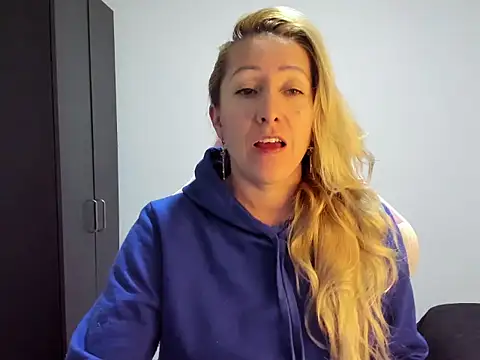 Snapshot of chrystal_sl852 chatting on February 7, 2026, 1:46 am chrystal sl852 online show from February 7, 2026, 1:46 am