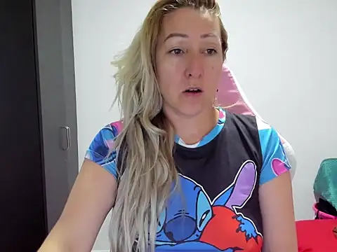 Snapshot of chrystal_sl852 chatting on February 1, 2026, 1:48 am chrystal sl852 online show from February 1, 2026, 1:48 am