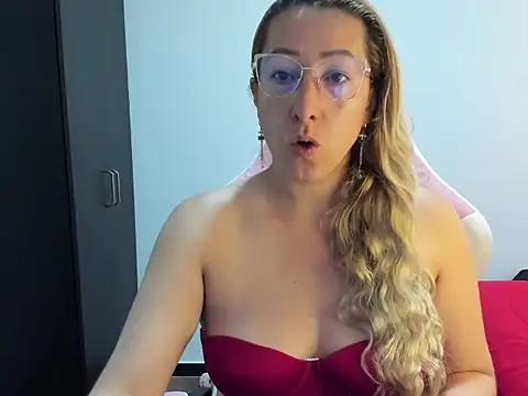 Snapshot of chrystal_sl852 chatting on February 11, 2026, 12:38 pm chrystal sl852 online show from February 11, 2026, 12:38 pm