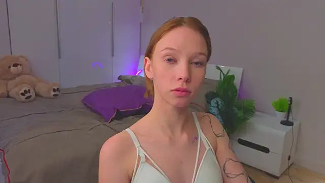 LilyPoetry  online show from November 22, 2025, 3:44 pm